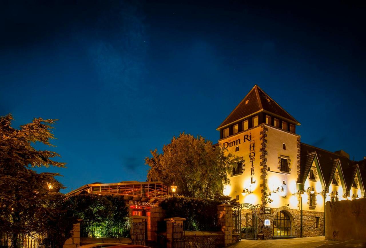 Dinn Ri Hotel คาร์โลว์ ภายนอก รูปภาพ